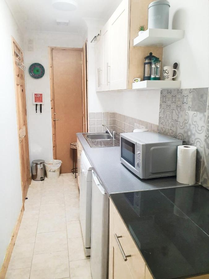 Little Dragons Apartamento Poole Exterior foto